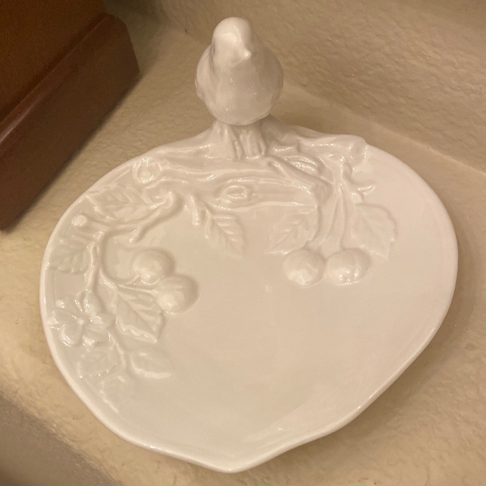 Grace Tea Ware white Ceramic bird dish for treats or soap or decor 6” x 6”